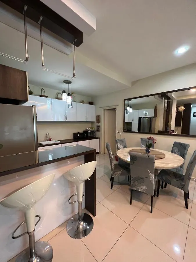 Apartment De Lakeside Homestay By Quadvanos Ipoh
